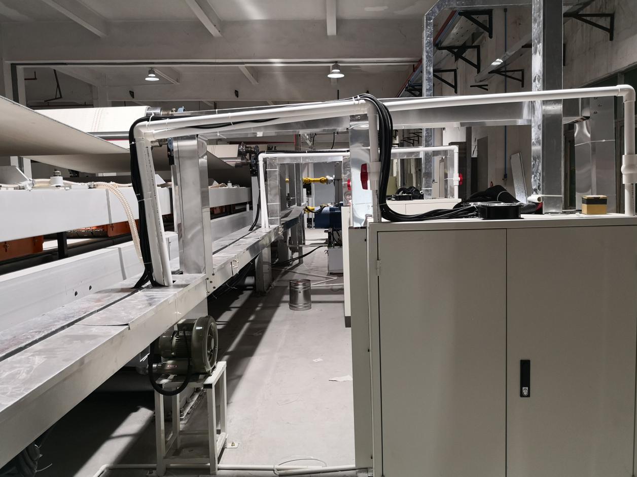 電磁加熱瓦楞生產(chǎn)線 電磁加熱瓦楞生產(chǎn)線