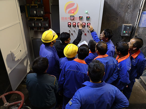 技術(shù)人員給客戶認(rèn)真培訓(xùn)，設(shè)備圓滿運(yùn)行，客戶驗(yàn)收