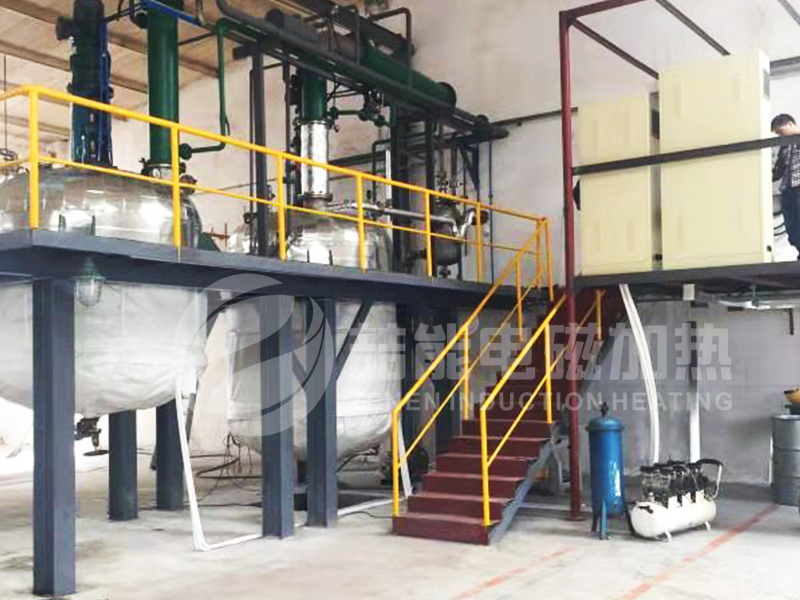 304不銹鋼常壓反應(yīng)釜加熱 304不銹鋼常壓反應(yīng)釜加熱